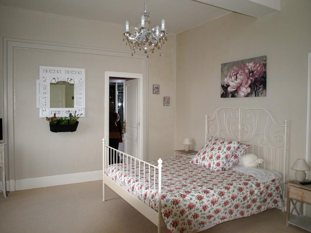 Chateau De Matel Roanne Room photo